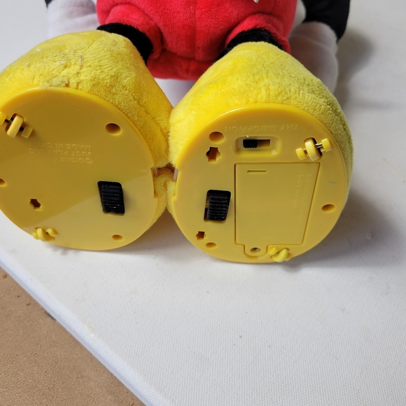 Mickey Mouse hot diggity dog dancing toy - Picture 8 of 9